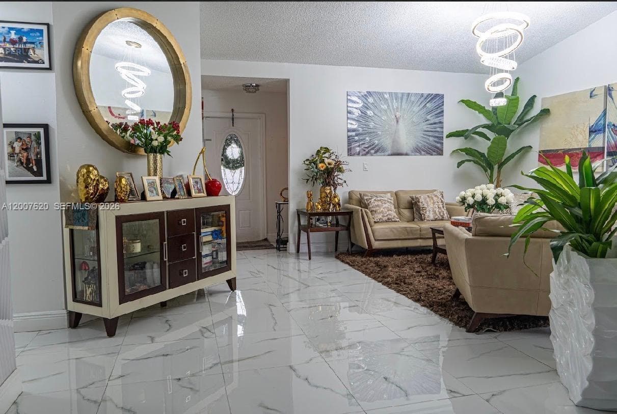 8419 NW 193rd Ln, Hialeah FL 33015 photo 4