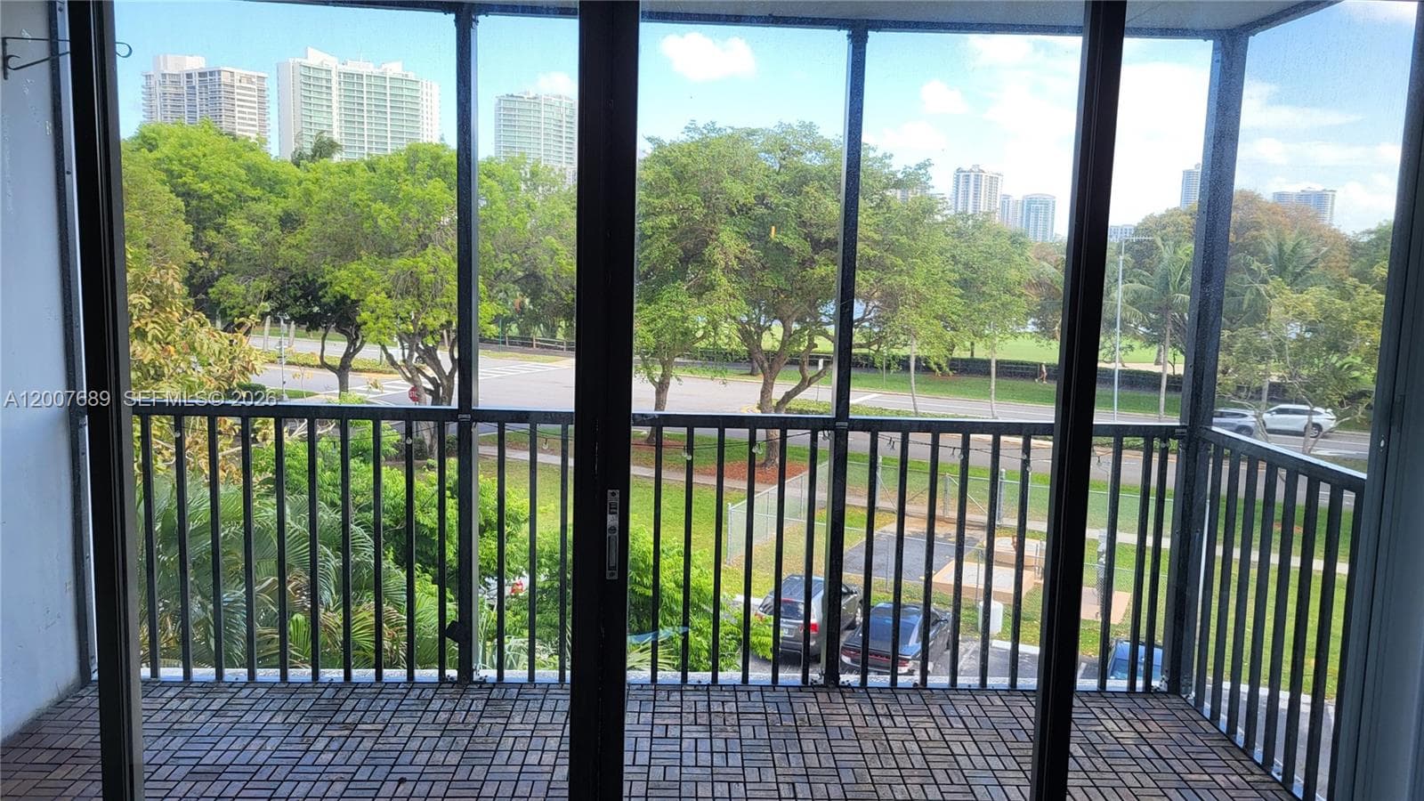 3475 N Country Club Dr # 409, Aventura FL 33180 photo 2