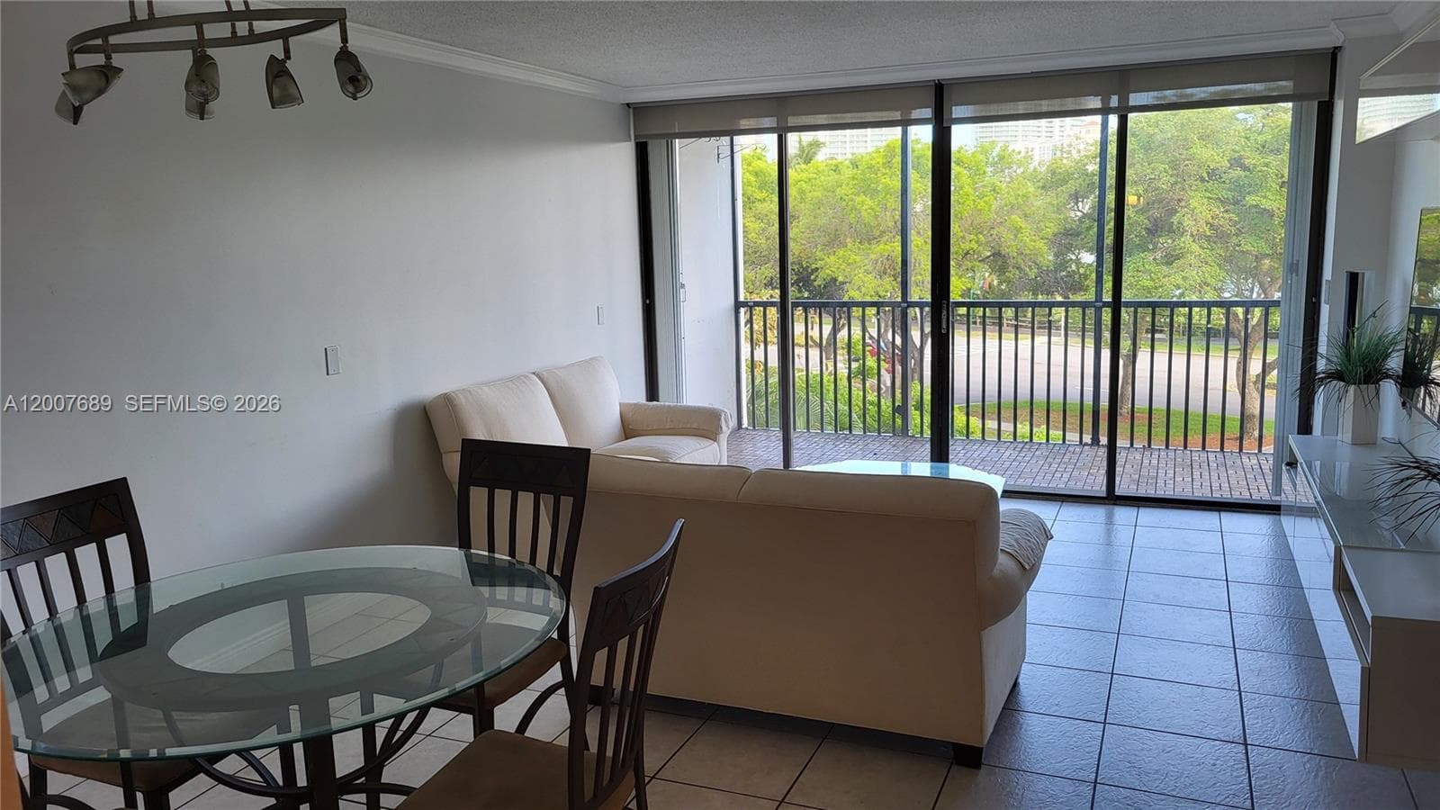 3475 N Country Club Dr # 409, Aventura FL 33180 photo 3
