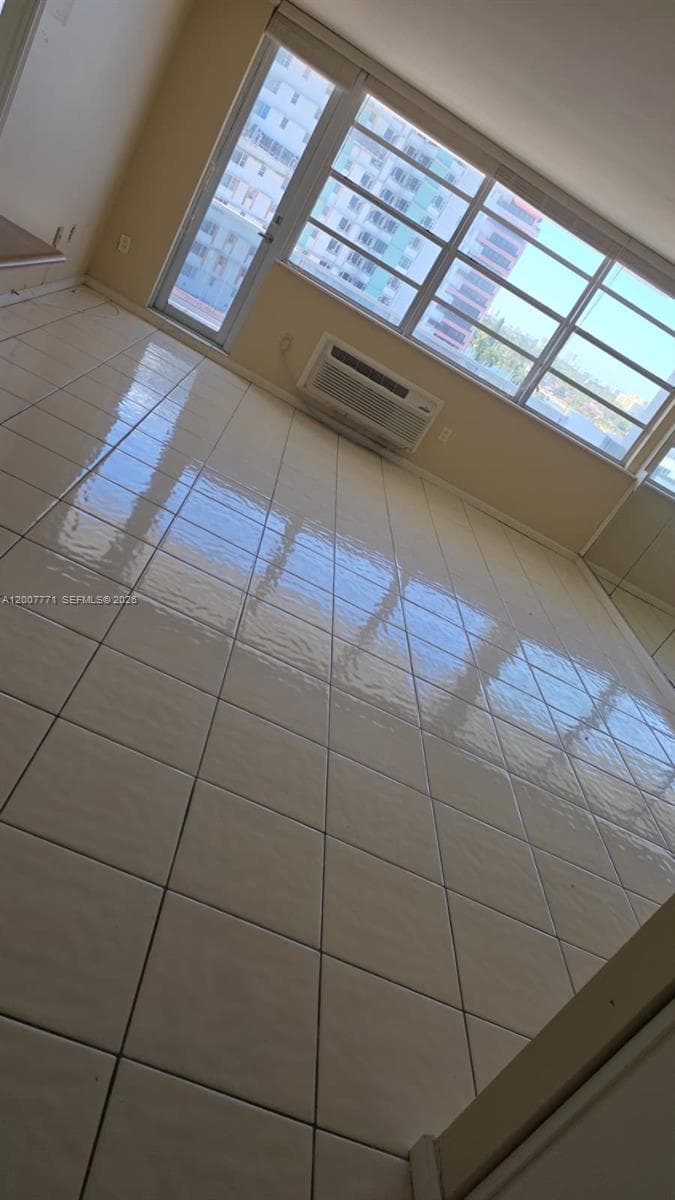 5313 Collins Ave # 906, Miami Beach FL 33140