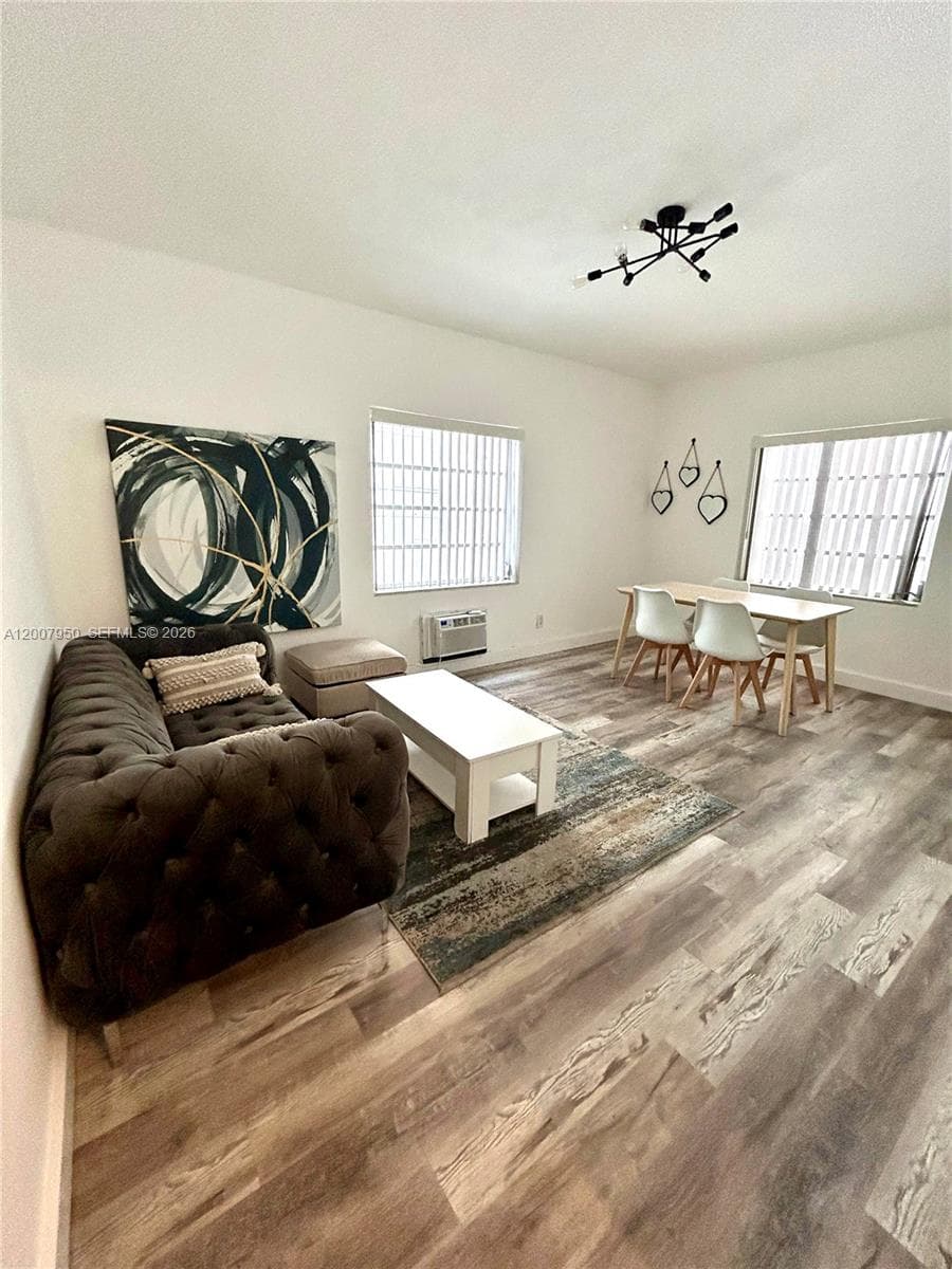 215 30th St # 17, Miami Beach FL 33140