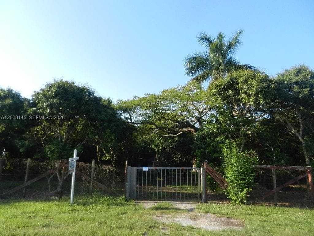 18950 SW 240th ST, Homestead FL 33031
