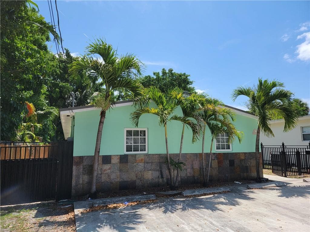 1010 NW 3rd Avenue, Hallandale Beach FL 33009 photo 2