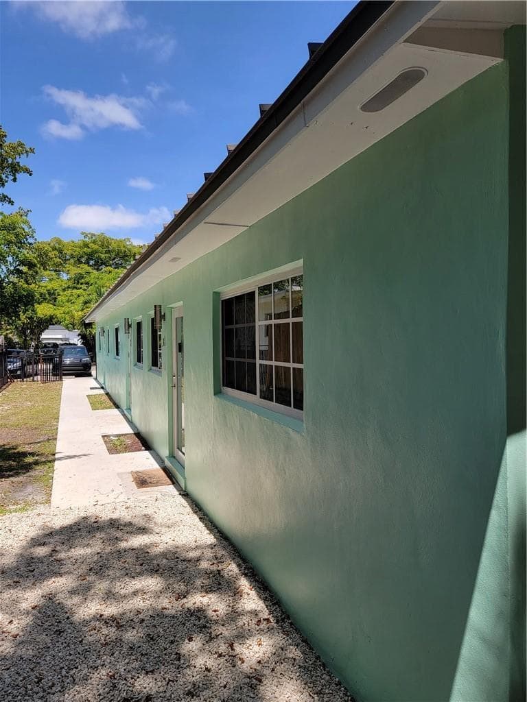 1010 NW 3rd Avenue, Hallandale Beach FL 33009 photo 3