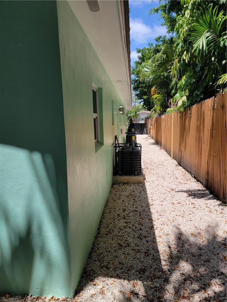 1010 NW 3rd Avenue, Hallandale Beach FL 33009 photo 5