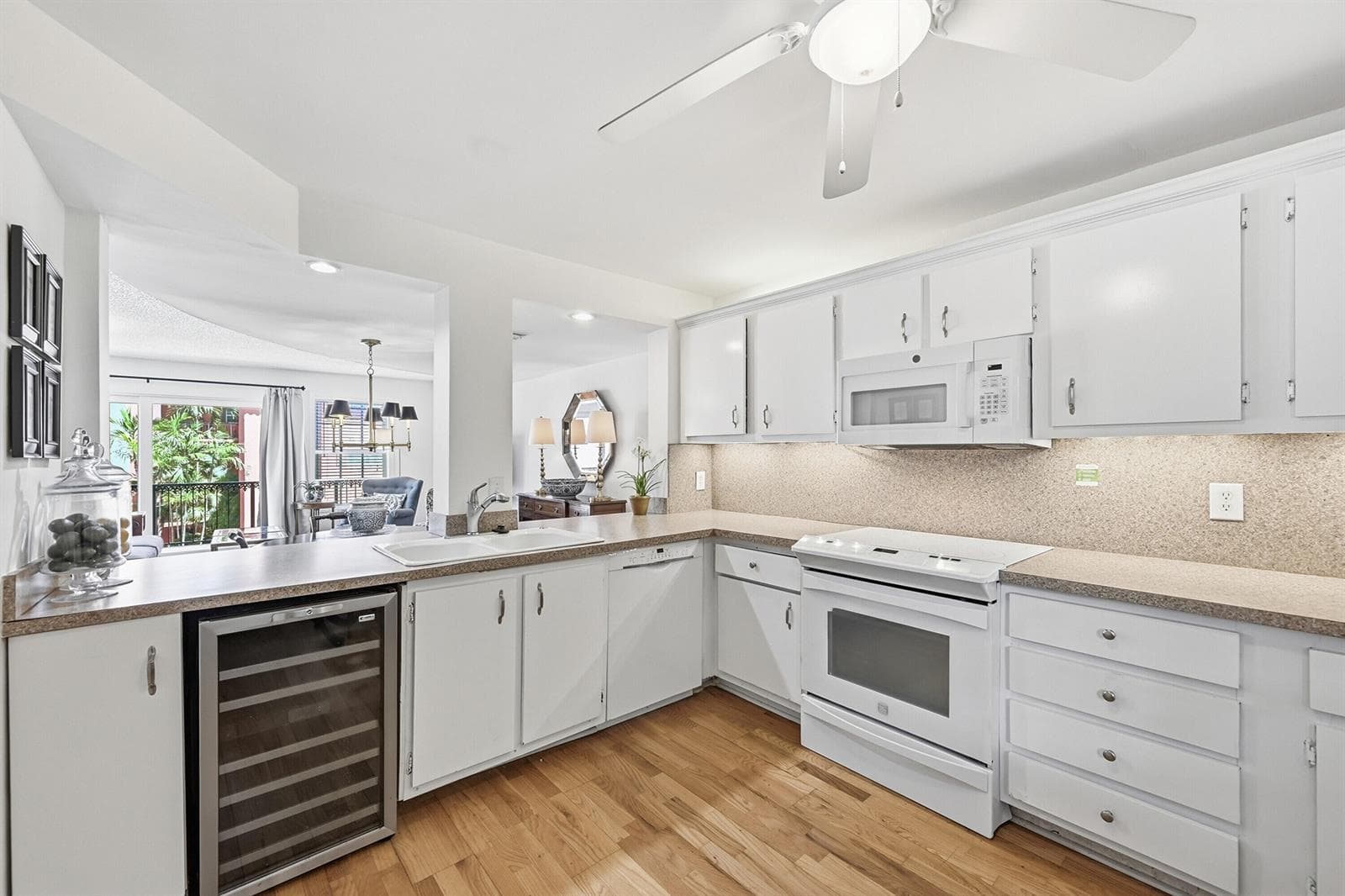 670 Tennis Club Drive # 303, Fort Lauderdale FL 33311 photo 2