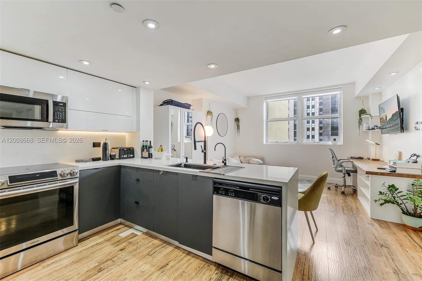 111 E Flagler St # 708, Miami FL 33131 photo 3