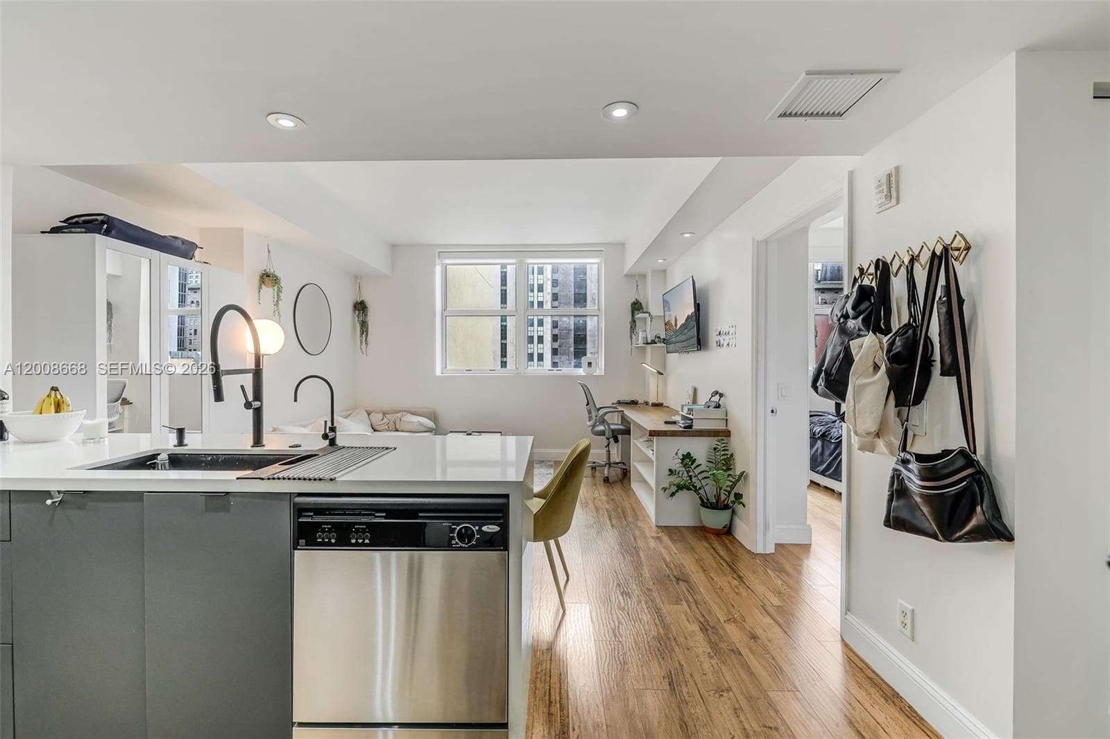111 E Flagler St # 708, Miami FL 33131 photo 4