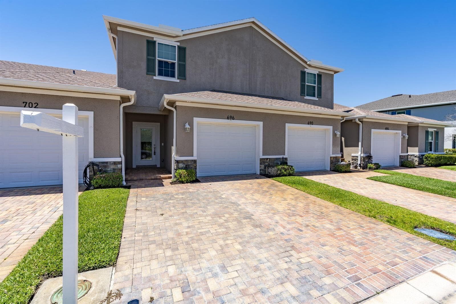 696 NE Waters Edge Lane, Port St. Lucie FL 34983 photo 2