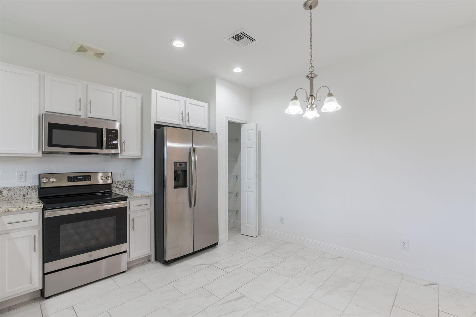 696 NE Waters Edge Lane, Port St. Lucie FL 34983 photo 5