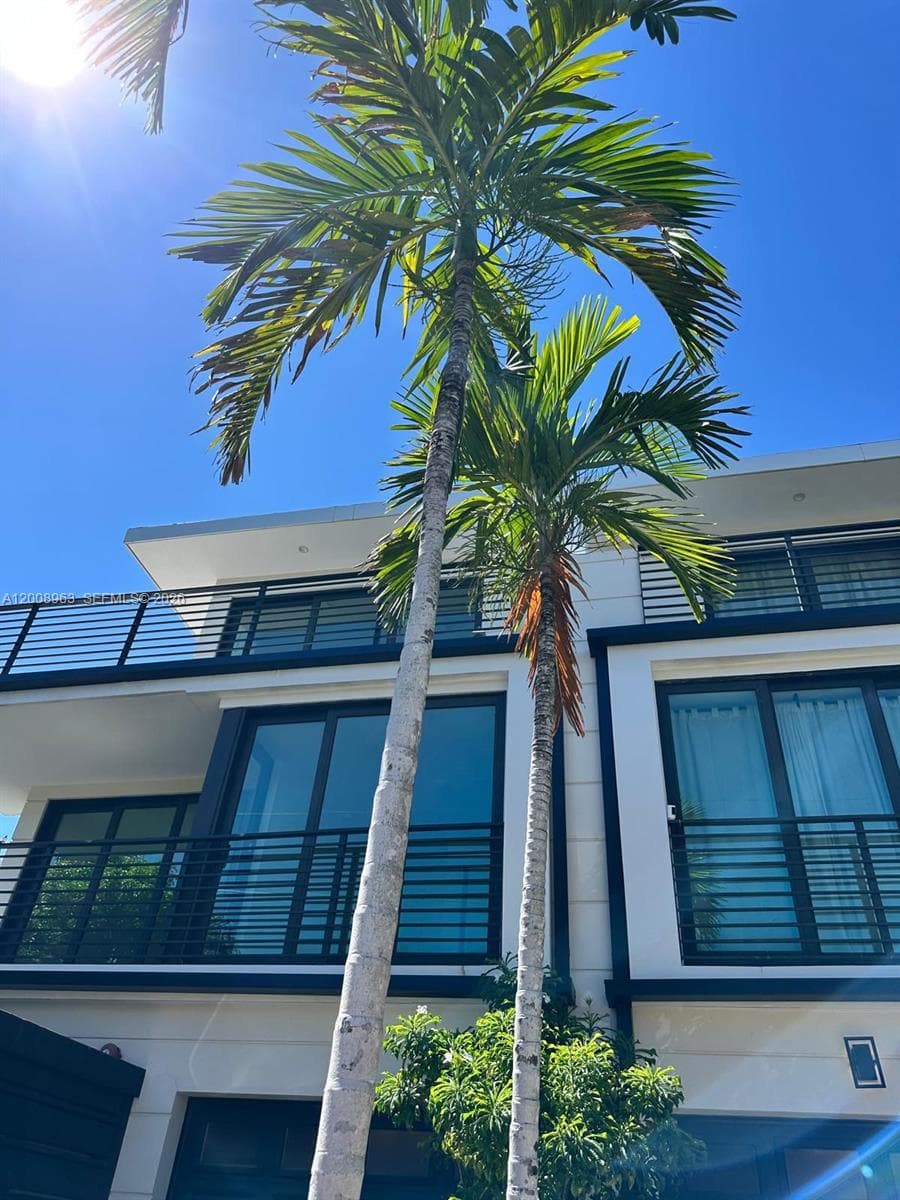 722 NE 15th Ave # 2, Fort Lauderdale FL 33304 photo 2