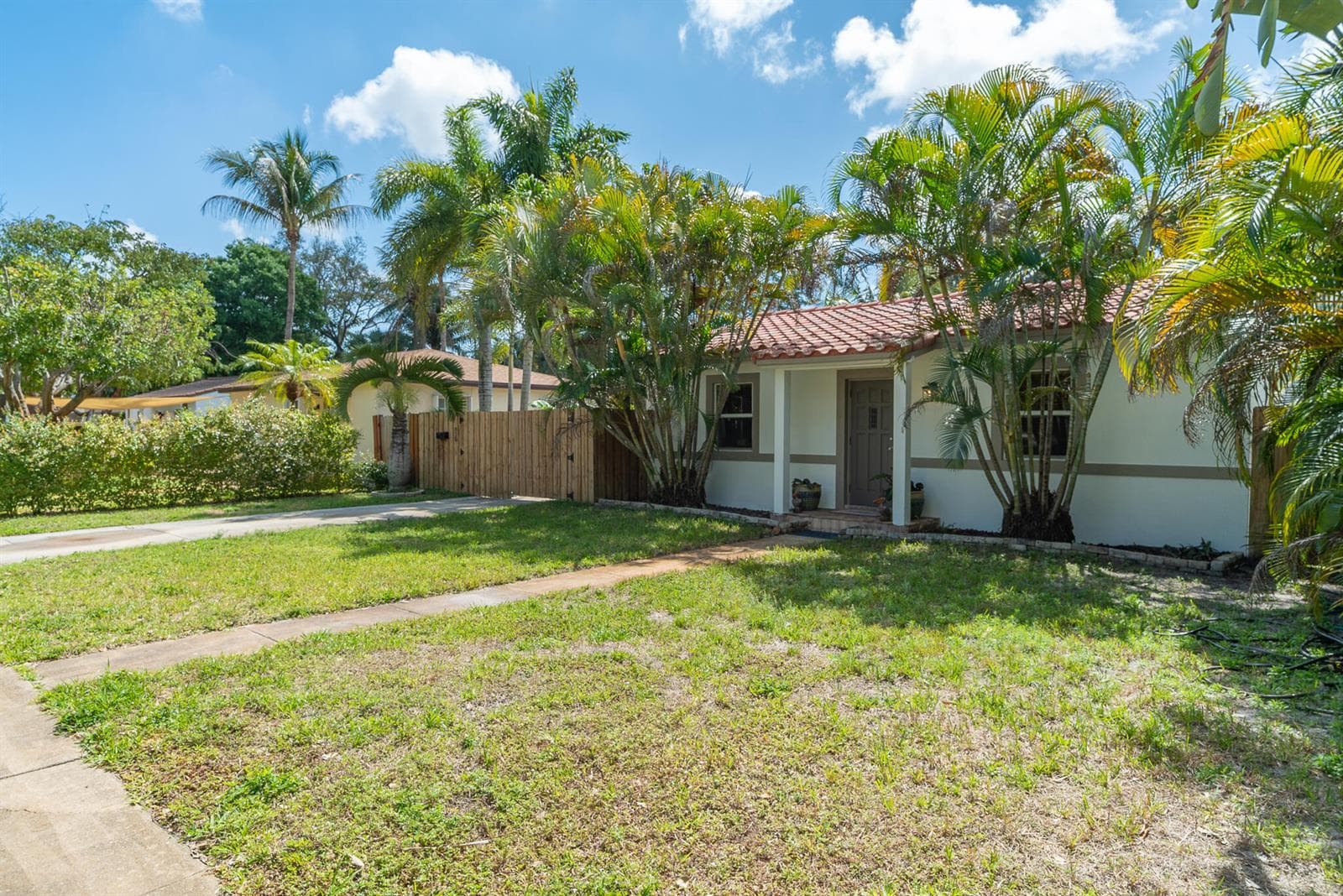 820 SW 18th Court, Fort Lauderdale FL 33315 photo 2
