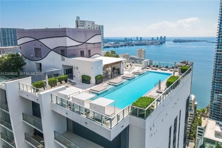 1010 Brickell photo 3