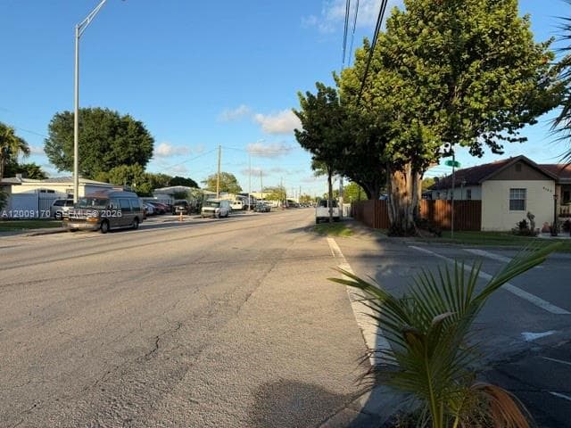 890 E 52nd St, Hialeah FL 33013 photo 3