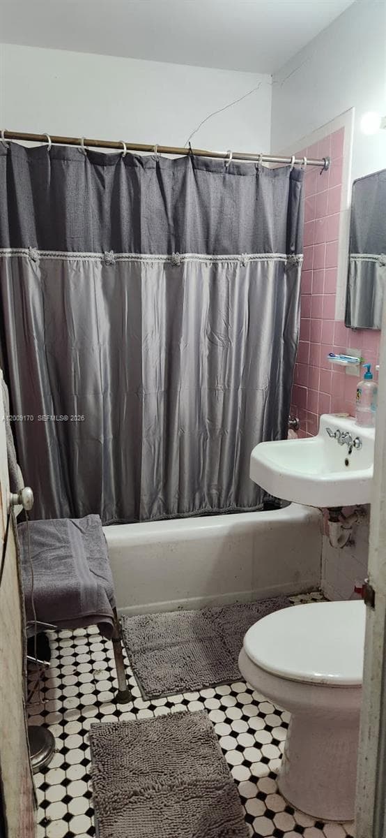 890 E 52nd St, Hialeah FL 33013 photo 5