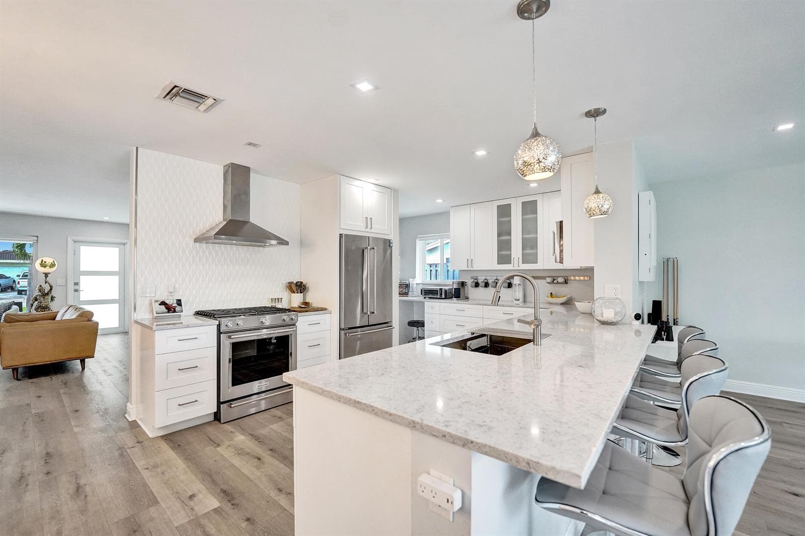 381 SE 3rd Street, Pompano Beach FL 33060 photo 2