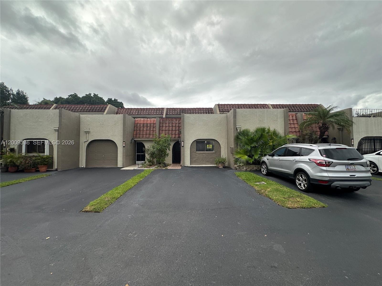 295 Jacaranda Dr # 20, Plantation FL 33324