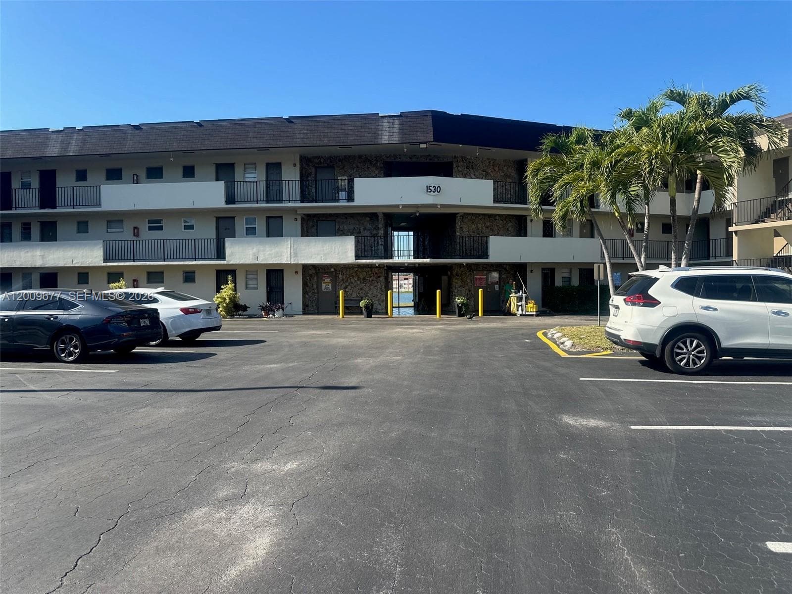 1530 NE 191st St # 205, Miami FL 33179