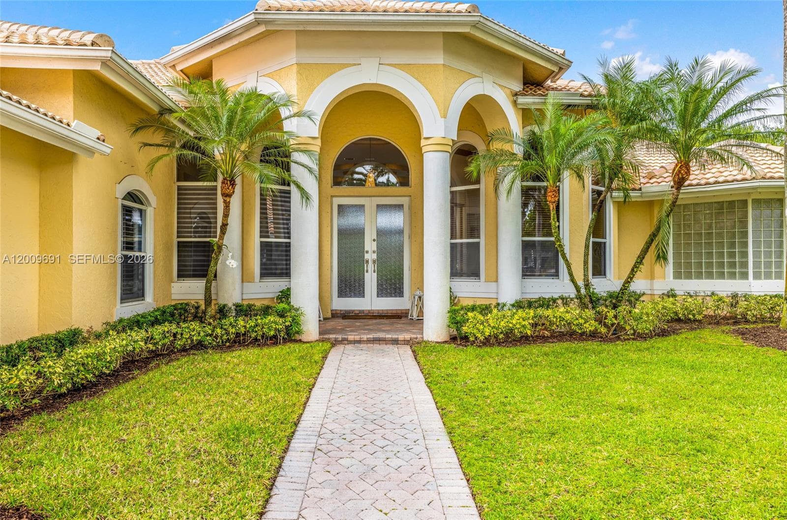2477 Poinciana Dr, Weston FL 33327 photo 2