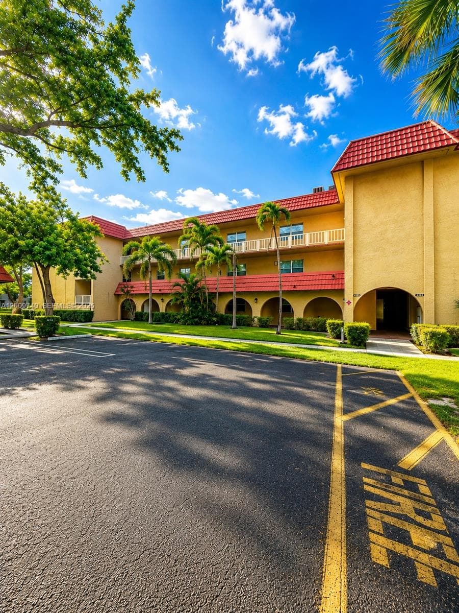 10762 La Placida Dr # 7-308, Coral Springs FL 33065