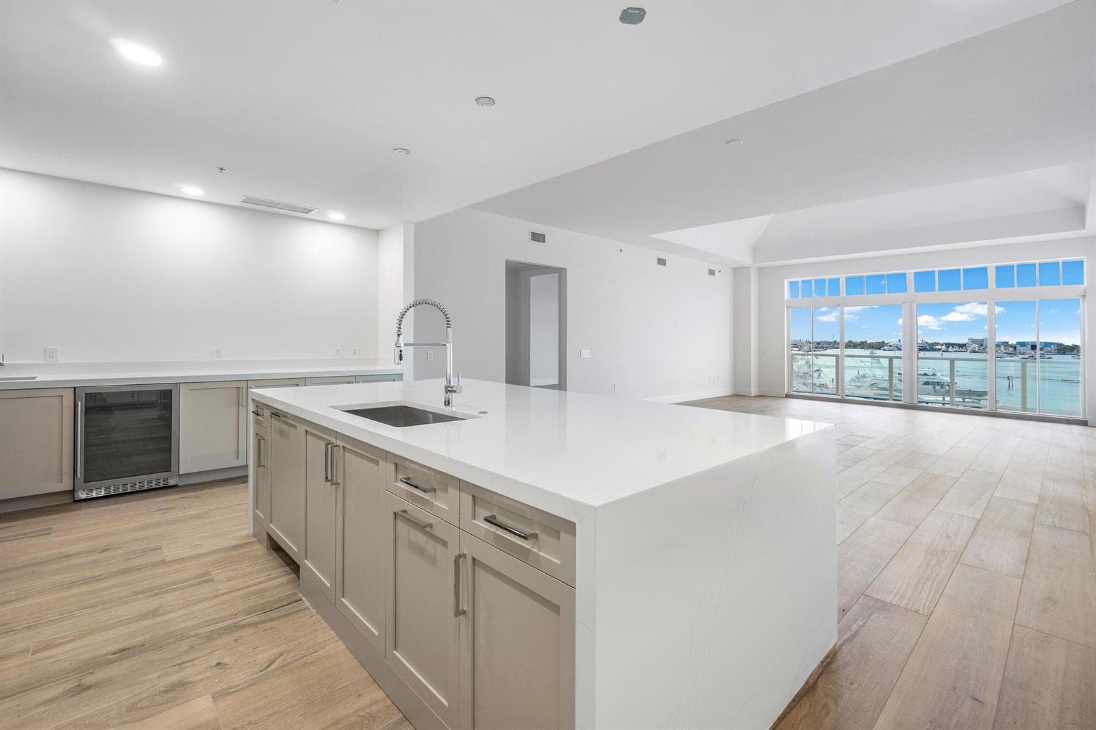 180 Lake Drive # 302, Singer Island FL 33404 photo 4