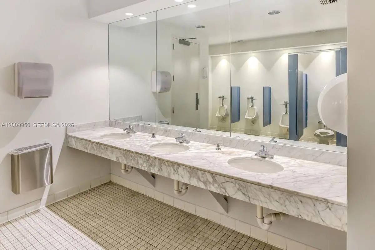 1200 Brickell Bay Dr # 1404, Miami FL 33131 photo 4
