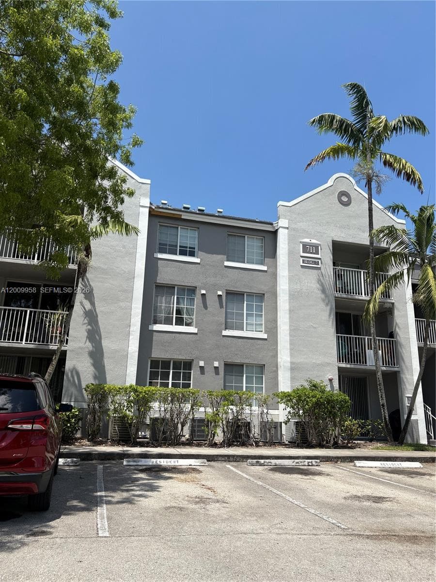 711 SW 111th Way # 202, Pembroke Pines, FL 33025 photo 4