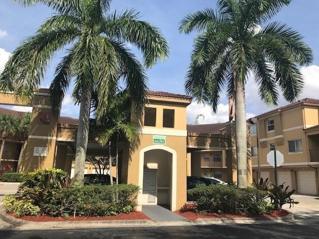 741 N Pine Island Road # 303, Plantation FL 33324 photo 2