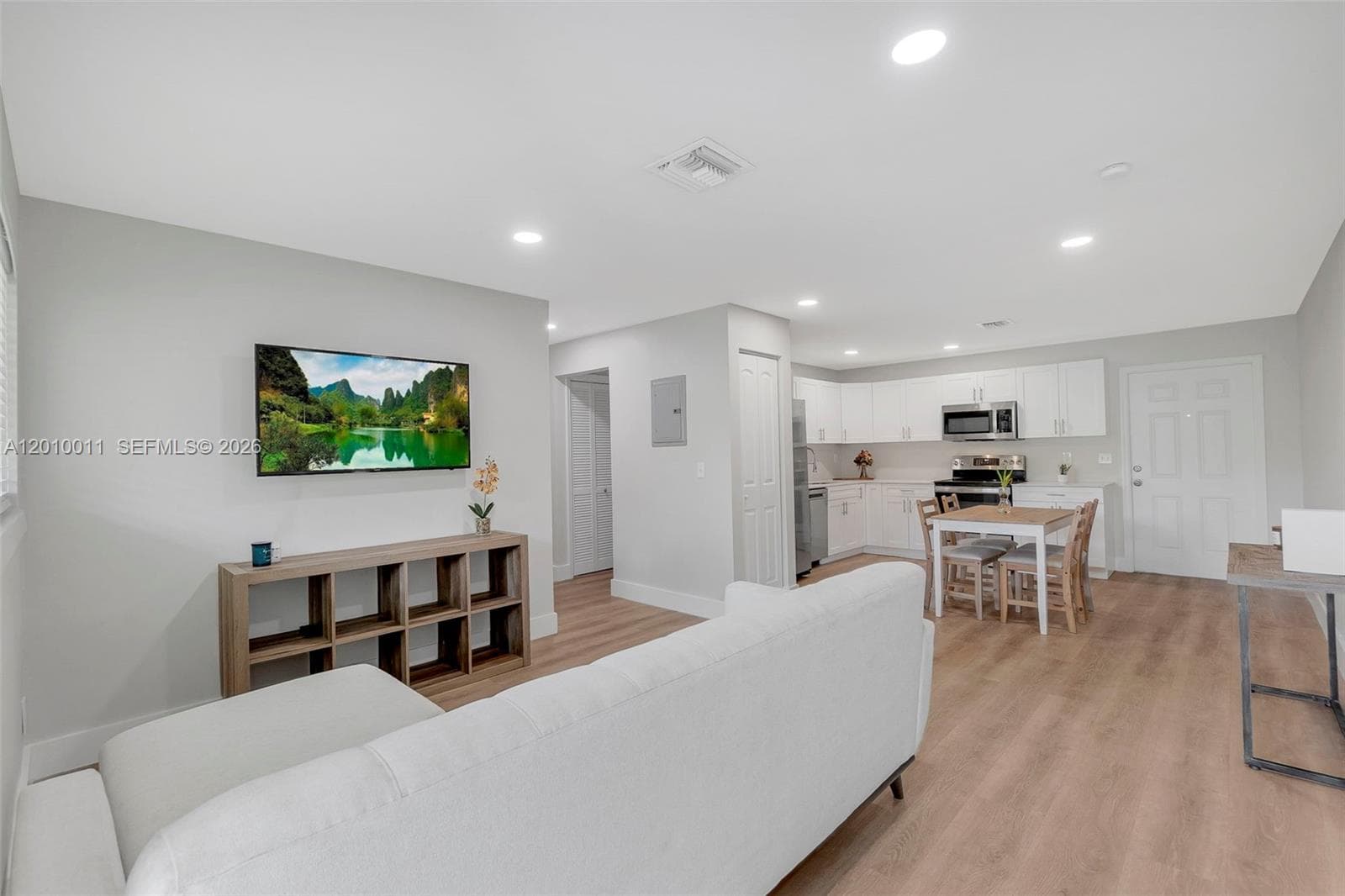 700 NW 18th St # 1-2, Fort Lauderdale FL 33311 photo 2