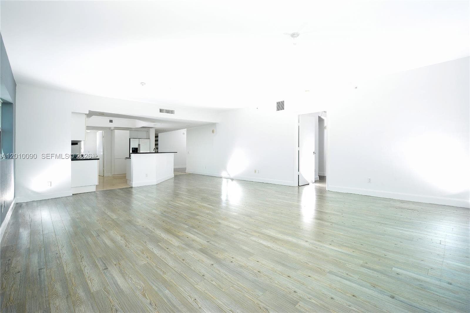 14951 Royal Oaks Ln # 1609, North Miami FL 33181 photo 3