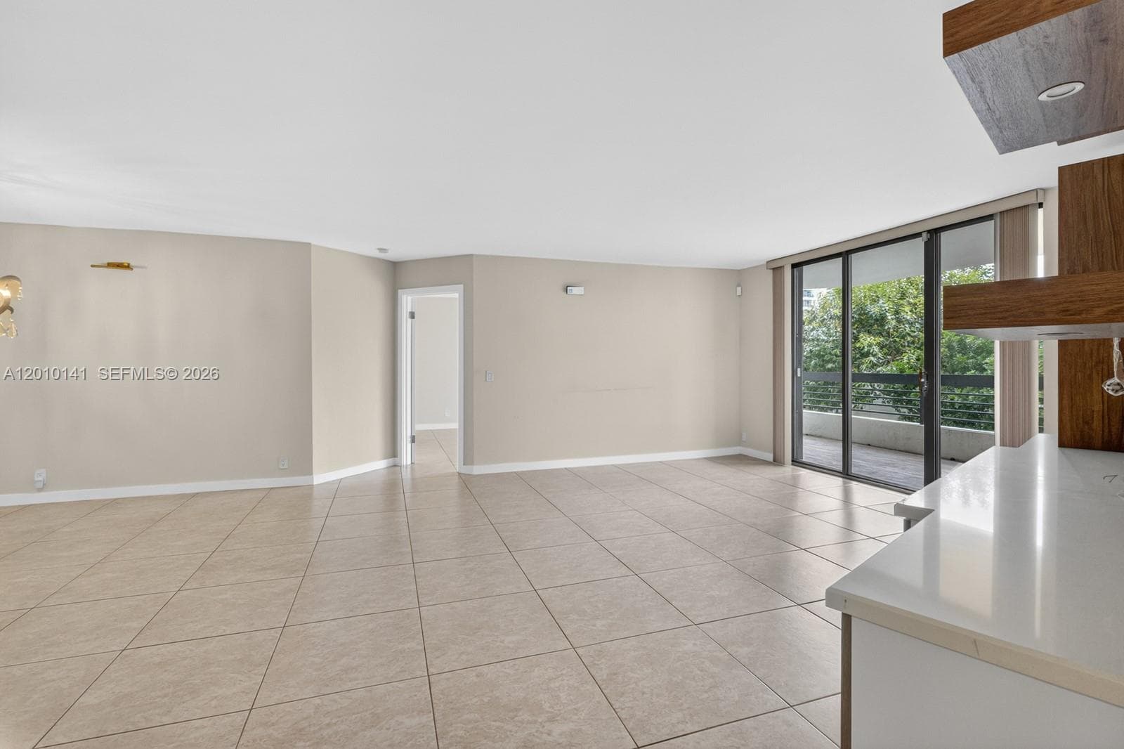 3500 Mystic Pointe Dr # 302, Aventura FL 33180 photo 2