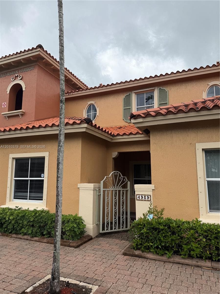 4939 N Harbor Isles Dr # 106, Dania Beach FL 33312 photo 2