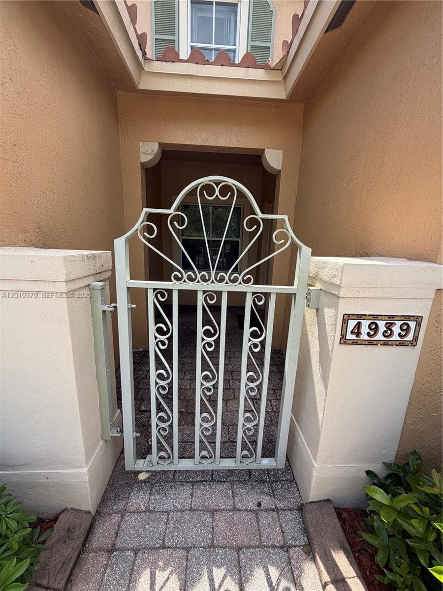 4939 N Harbor Isles Dr # 106, Dania Beach FL 33312 photo 3