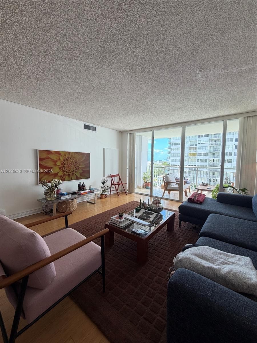 18061 Biscayne Blvd # 601, Aventura FL 33160