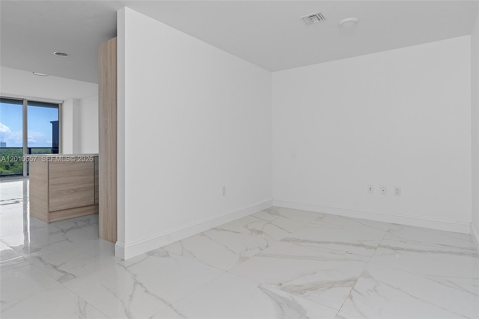 16385 Biscayne Blvd # 717, North Miami Beach FL 33160 photo 4