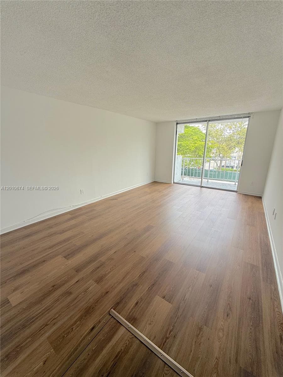 482 NW 165th St Rd # 307, Miami FL 33169 photo 2