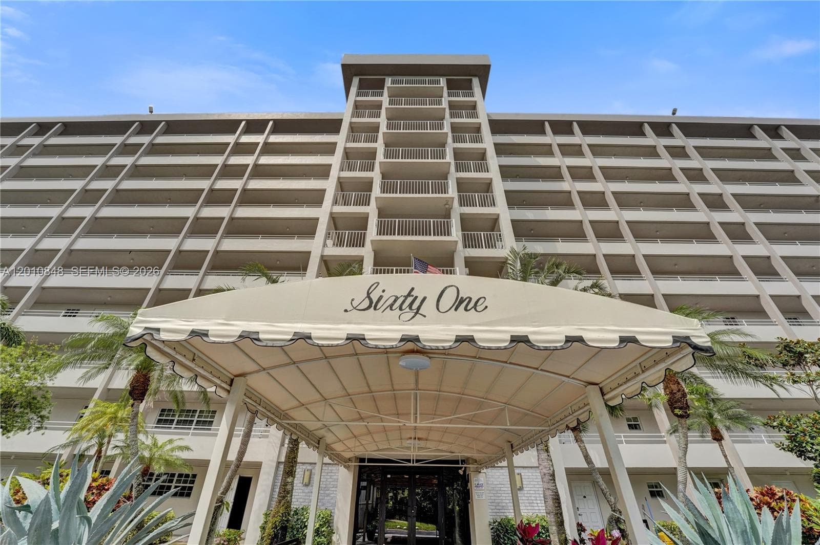 575 Oaks Ln # 508, Pompano Beach FL 33069 photo 4