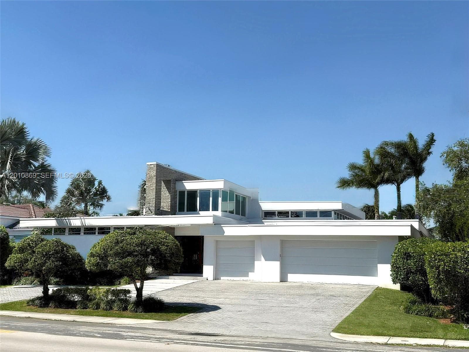 907 Diplomat Pkwy, Hallandale Beach FL 33009 photo 2