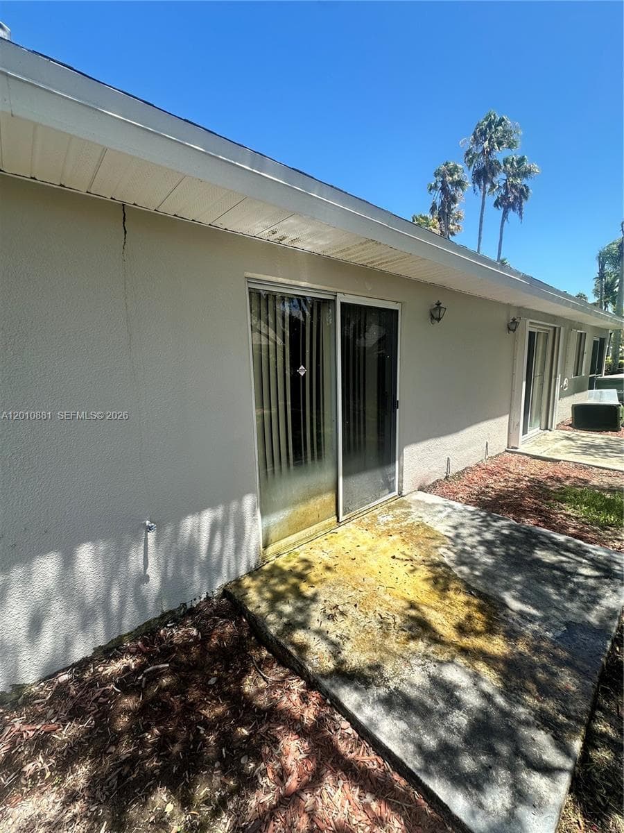472 SE 22nd Dr, Homestead FL 33033 photo 4