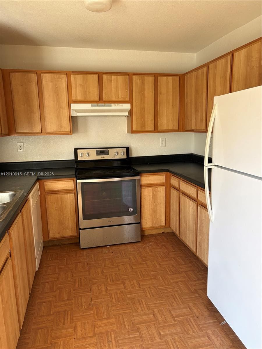 2086 NE 167th St # 108, North Miami Beach FL 33162 photo 4