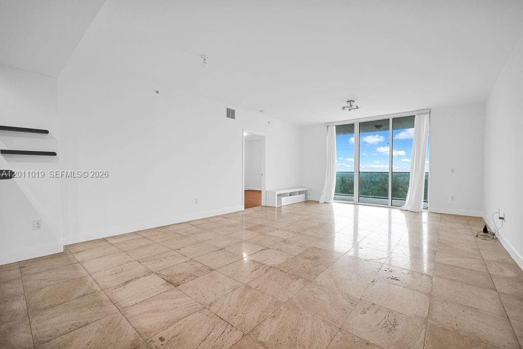 15051 Royal Oaks Ln # 1605, North Miami FL 33181 photo 4
