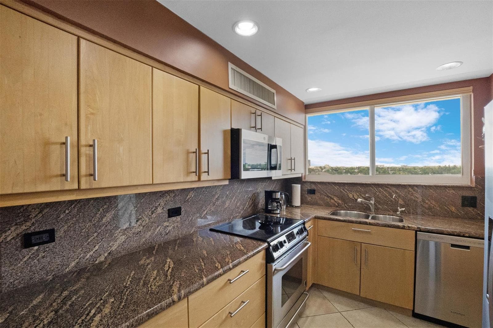 333 Sunset Drive # 503, Fort Lauderdale FL 33301 photo 2