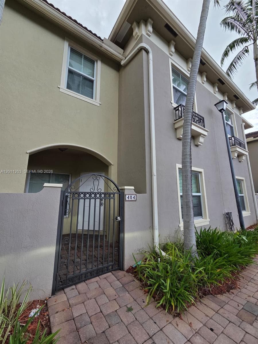 2851 W Prospect Rd # 404, Tamarac FL 33309