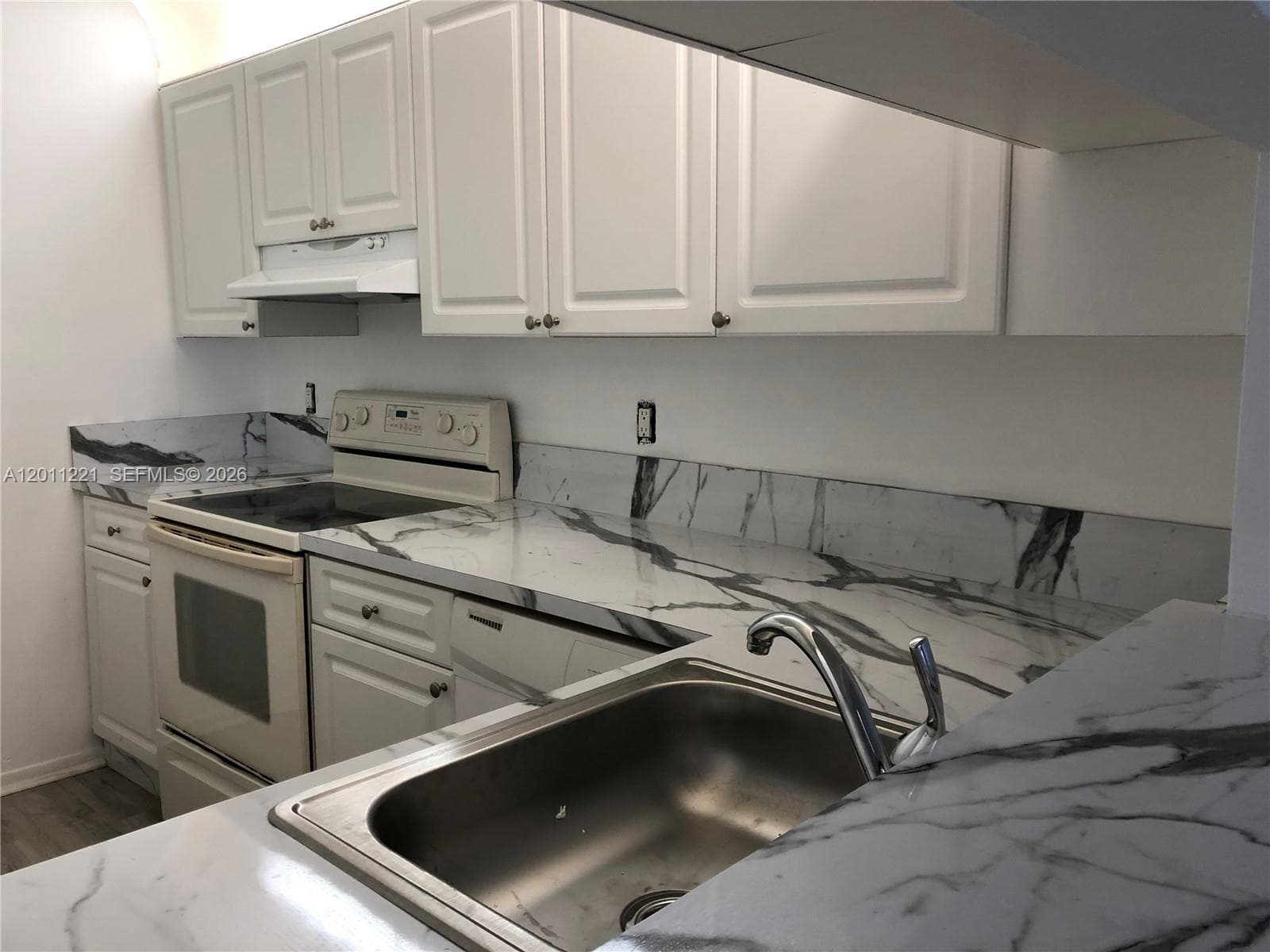 1027 Twin Lakes Dr # 28-B, Coral Springs FL 33071 photo 4