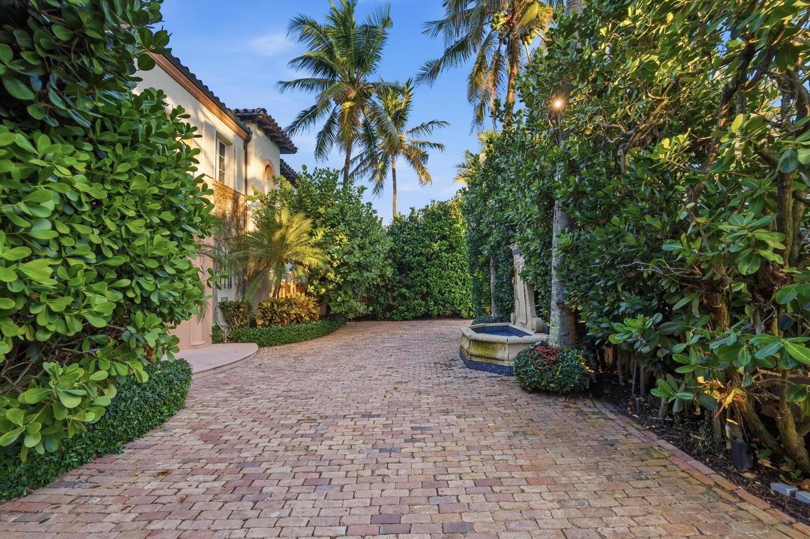 240 N Ocean Boulevard, Palm Beach FL 33480 photo 2