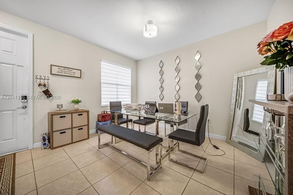 10657 W 32nd Ln, Miami Lakes FL 33018 photo 4
