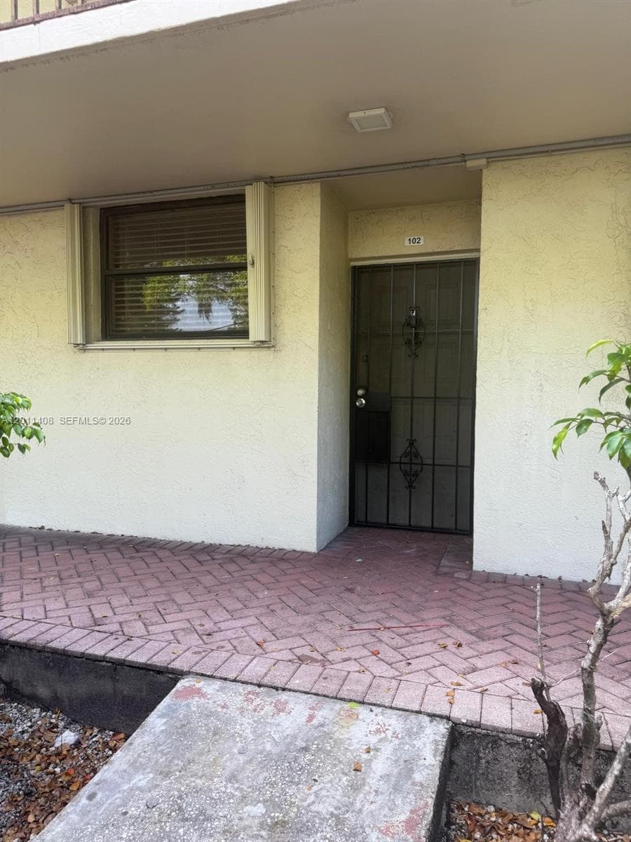 109 Lake Emerald Dr # 102, Oakland Park FL 33309