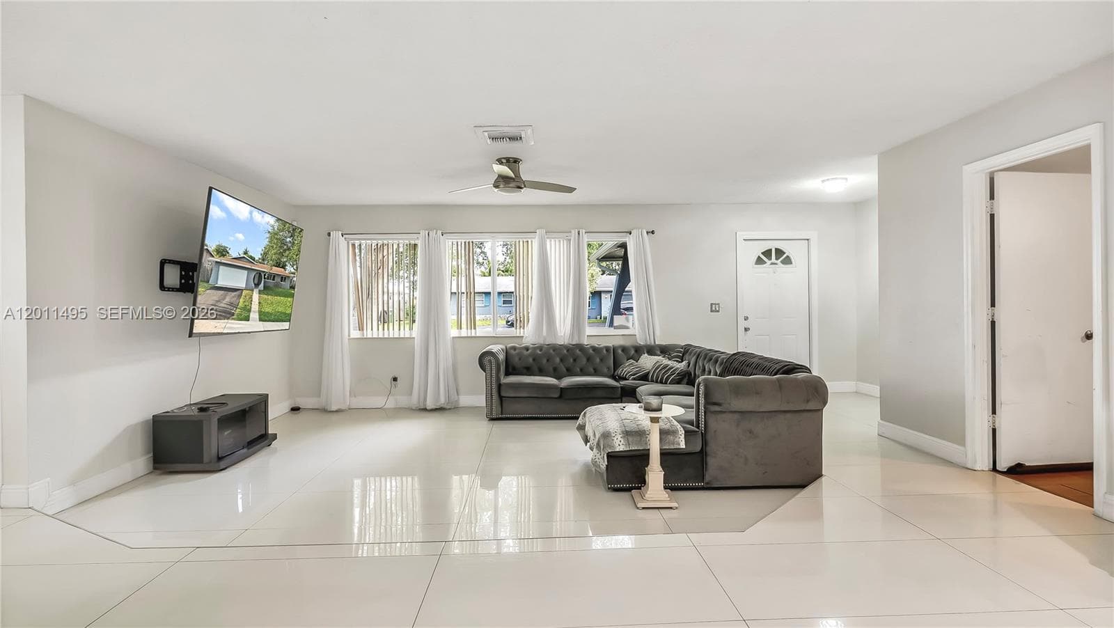 9511 NW 8th St, Pembroke Pines FL 33024 photo 2