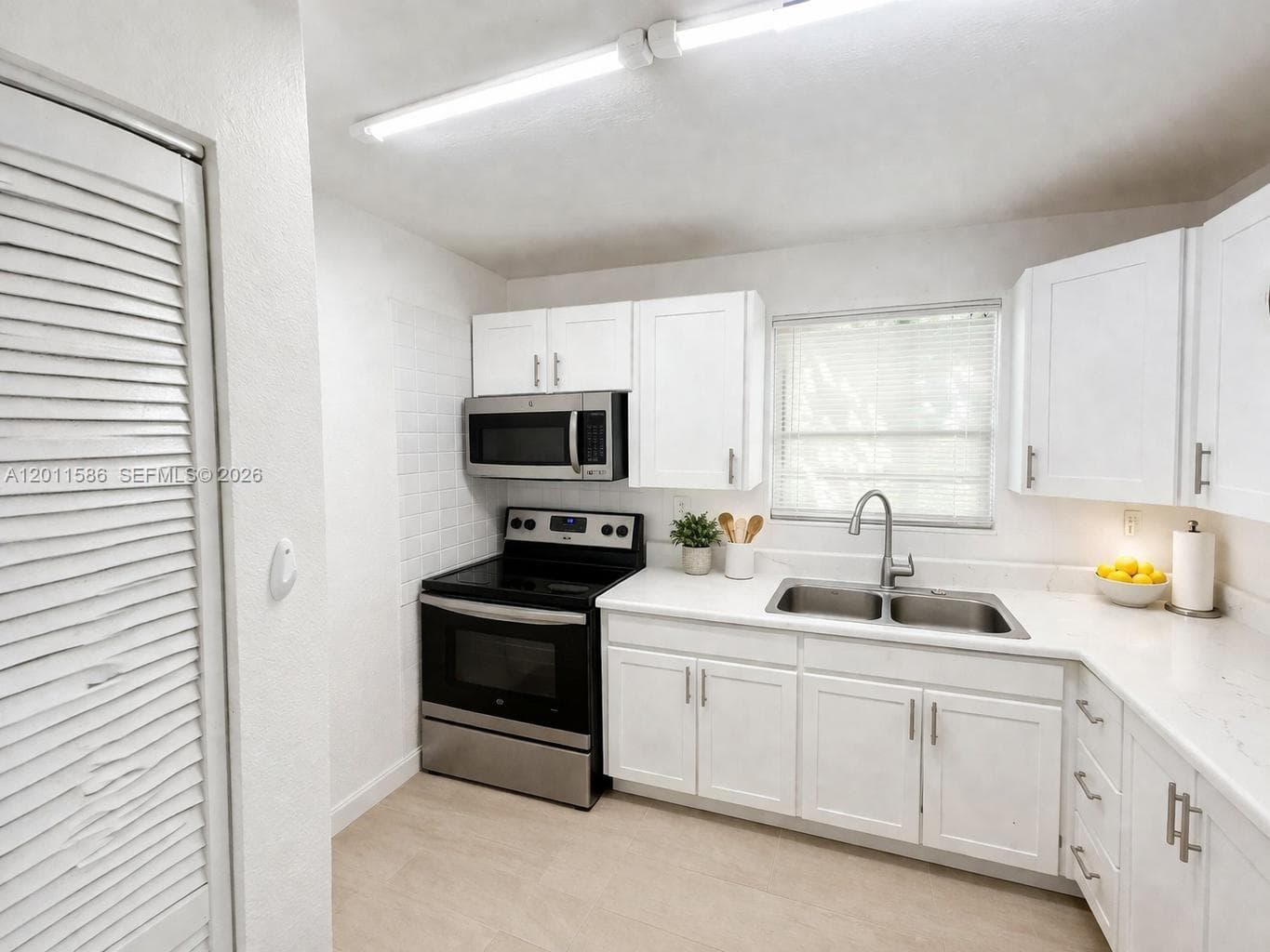 15761 SW 303rd St, Homestead FL 33033 photo 2