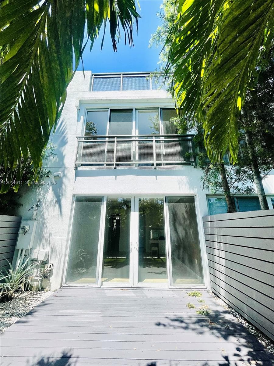822 NE 19th Ave, Fort Lauderdale FL 33304 photo 2